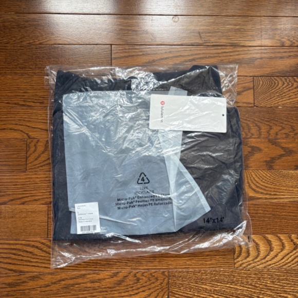 NWT Lululemon Softstreme Hoodie Black Sz 8 - Picture 3 of 6